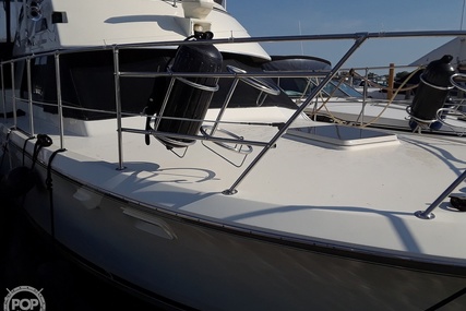 Hatteras 40 Dual Cabin Motor Yacht