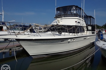 Hatteras 40 Dual Cabin Motor Yacht