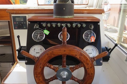 Matthews 38 Cabin Cruiser