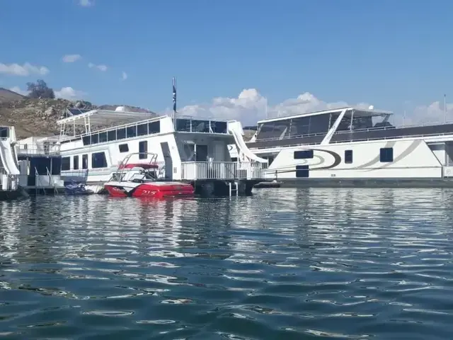 Fun Country 70' x 16' Houseboat