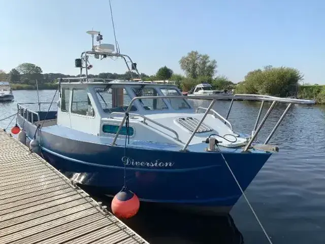 Bruce Roberts Coastworker 30 Work/Dive Boat