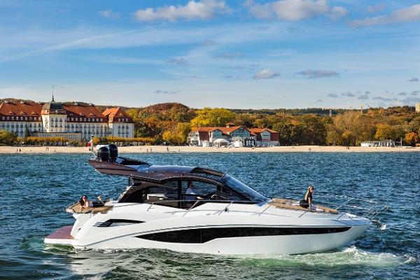 Galeon 425 HTS