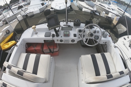 Luhrs 28 Express