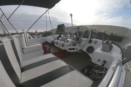 Luhrs 28 Express