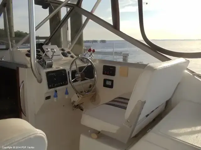 Luhrs 35 Express Cruiser