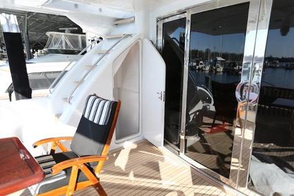 Hatteras Sky Lounge Motor Yacht