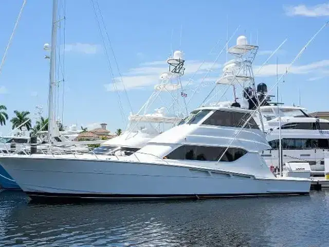 Hatteras 60 Enclosed Bridge