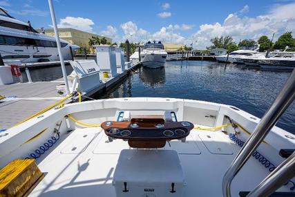 Hatteras 60 Enclosed Bridge