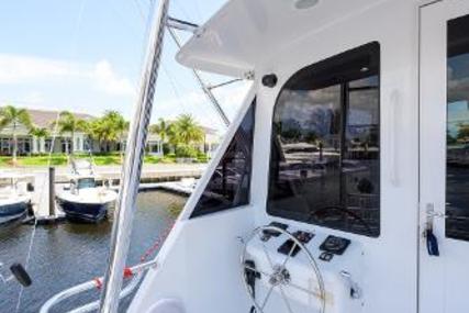 Hatteras 60 Enclosed Bridge