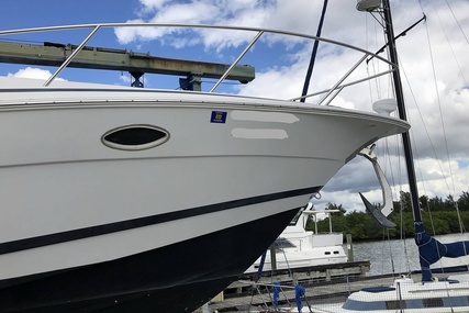 Chris-Craft 328 Express Cruiser