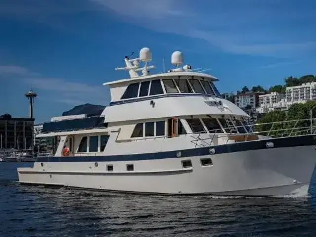 Alaskan Custom Skylounge Pilothouse