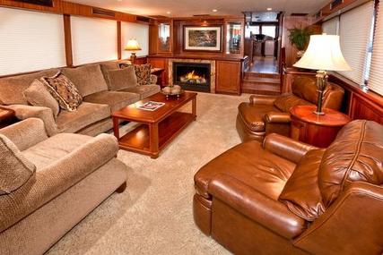 Alaskan Custom Skylounge Pilothouse