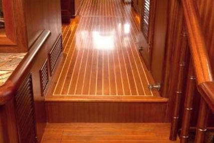 Alaskan Custom Skylounge Pilothouse