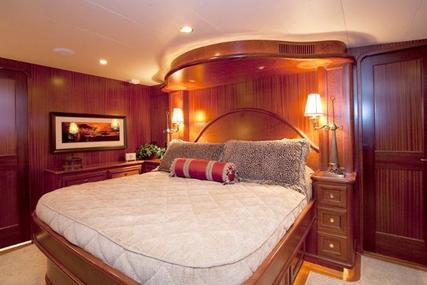 Alaskan Custom Skylounge Pilothouse