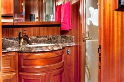 Alaskan Custom Skylounge Pilothouse