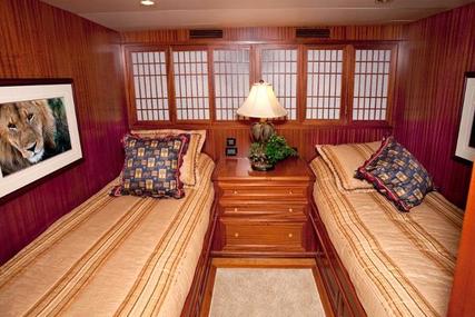 Alaskan Custom Skylounge Pilothouse