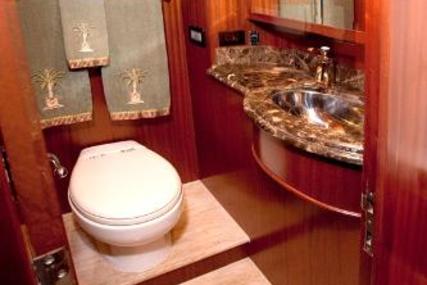 Alaskan Custom Skylounge Pilothouse