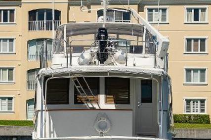 Hatteras 70 Long Range Cruiser