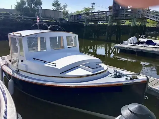 Herreshoff 18' Harbor Pilot