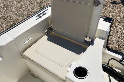 Boston Whaler 210 Montauk