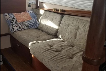 Tollycraft 30' Sport Cruiser