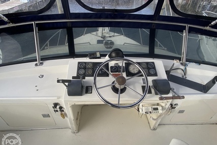 Tollycraft 30' Sport Cruiser