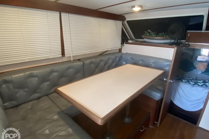 Tollycraft 30' Sport Cruiser