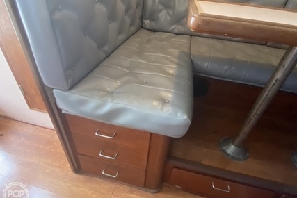 Tollycraft 30' Sport Cruiser