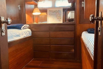 Hatteras 44 Tri-Cabin MY