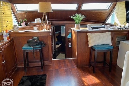 Hatteras 44 Tri-Cabin MY