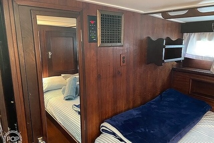 Hatteras 44 Tri-Cabin MY