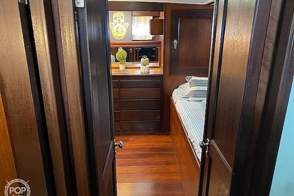 Hatteras 44 Tri-Cabin MY