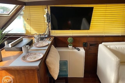 Hatteras 44 Tri-Cabin MY