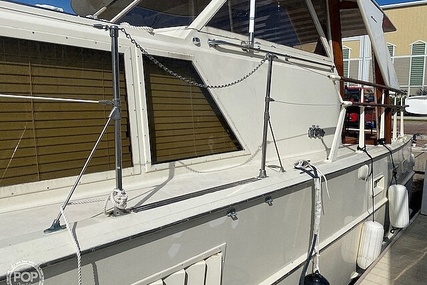 Hatteras 44 Tri-Cabin MY