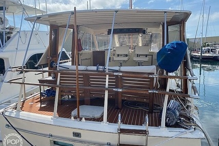 Hatteras 44 Tri-Cabin MY