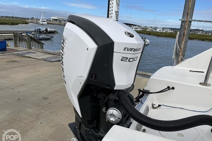 Robalo R222 Explorer