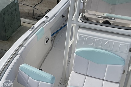 Robalo R222 Explorer