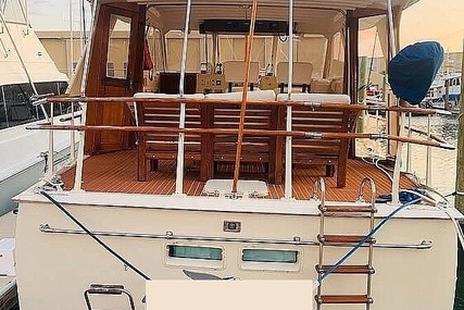 Hatteras 44 Tri-Cabin MY