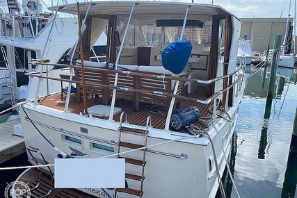 Hatteras 44 Tri-Cabin MY