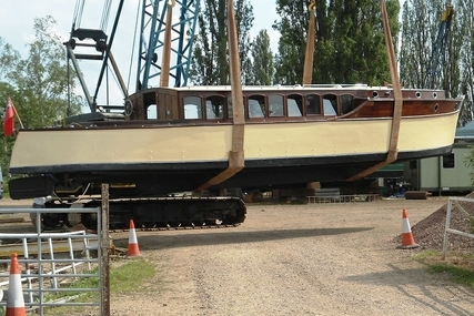 48ft ERNEST COLLINS BROADS CRUISER