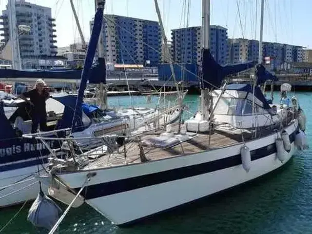 Oyster Mariner 39