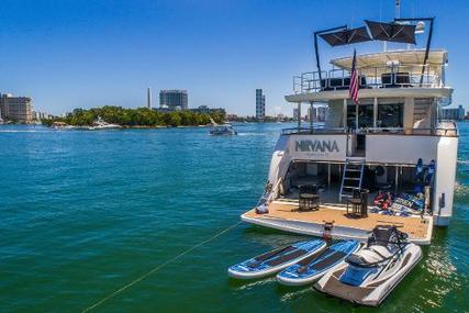 Horizon 110 Raised Pilothouse