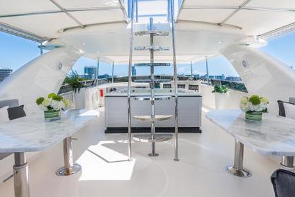 Horizon 110 Raised Pilothouse