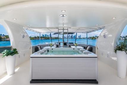 Horizon 110 Raised Pilothouse