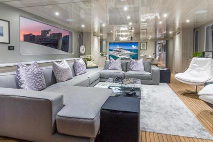 Horizon 110 Raised Pilothouse