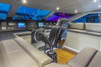 Horizon 110 Raised Pilothouse