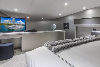 Horizon 110 Raised Pilothouse