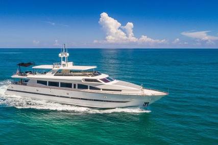 Horizon 110 Raised Pilothouse