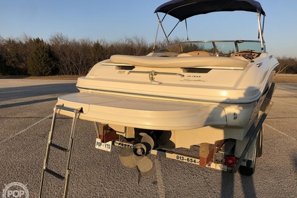 Sea Ray 230 Signature Bowrider