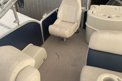 Premier Pontoons 251 Castaway Tritoon